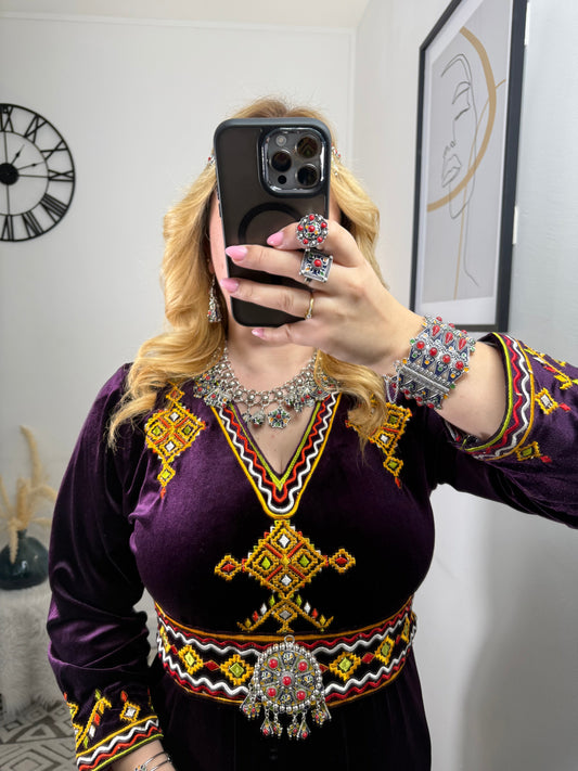 Robe kabyle en velours – Modèle Nadia Yelli