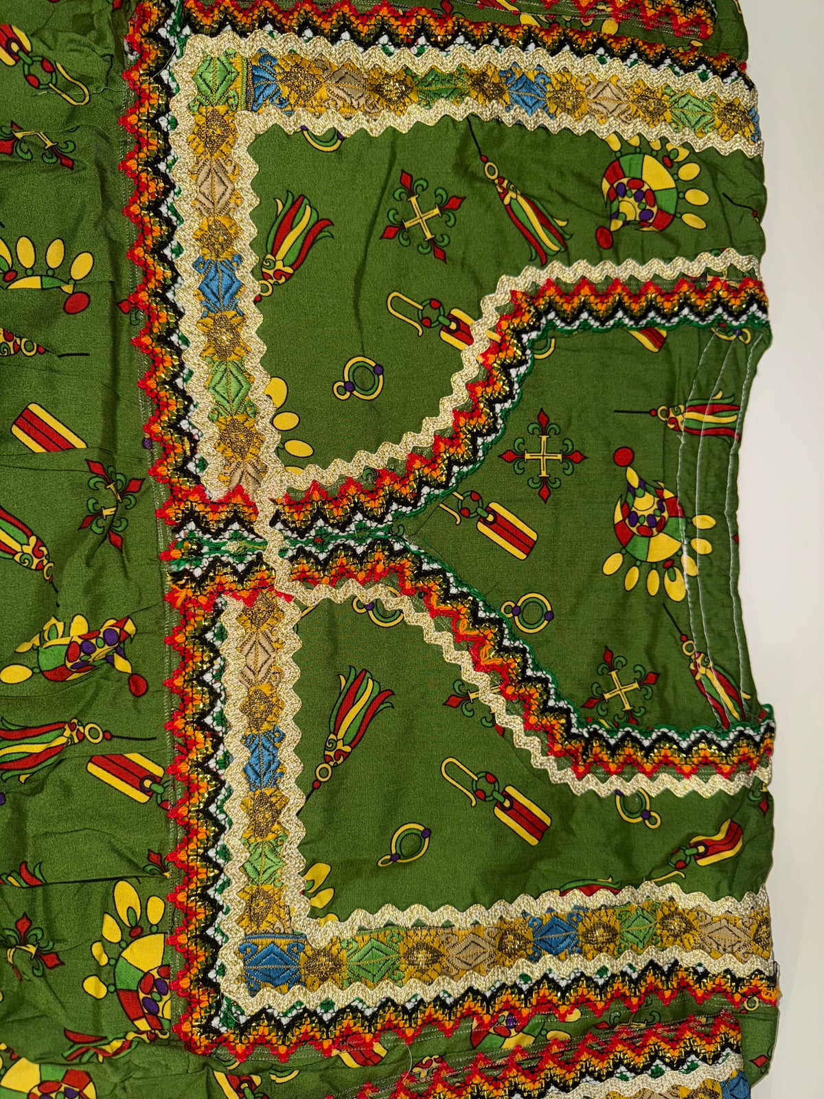 Robe Amira Yelli