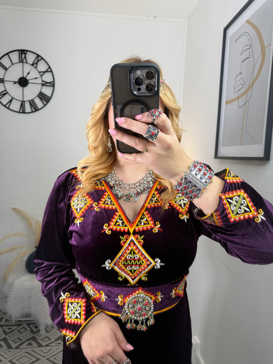 Robe kabyle en velours – Modèle Nelia Yelli