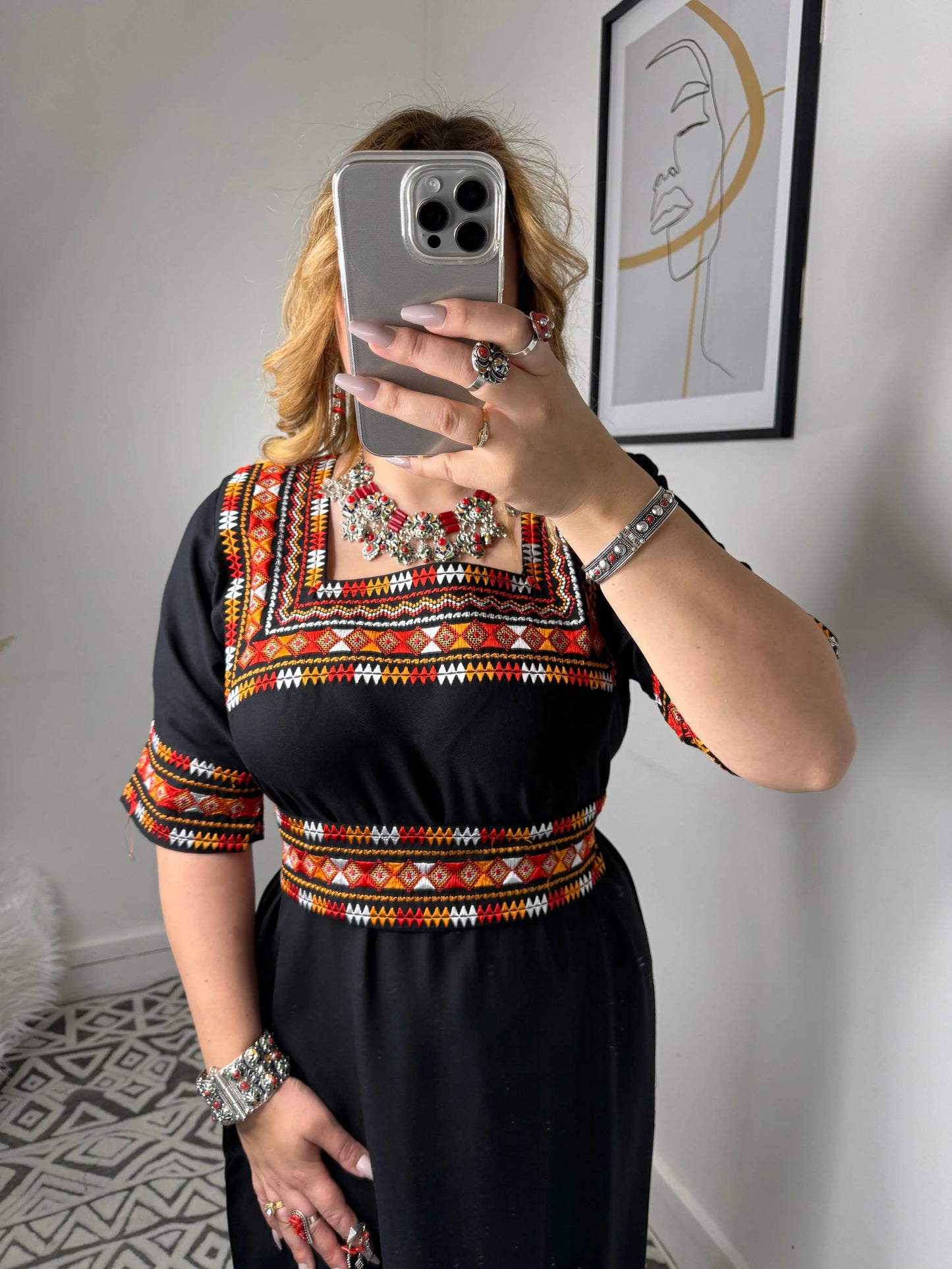 Robe Thanina Yelli
