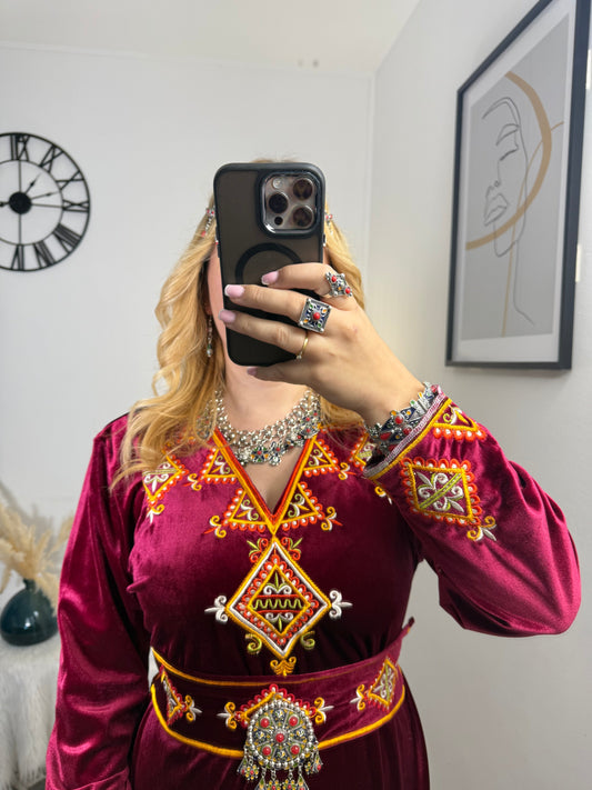 Robe kabyle en velours – Modèle Taous Yelli