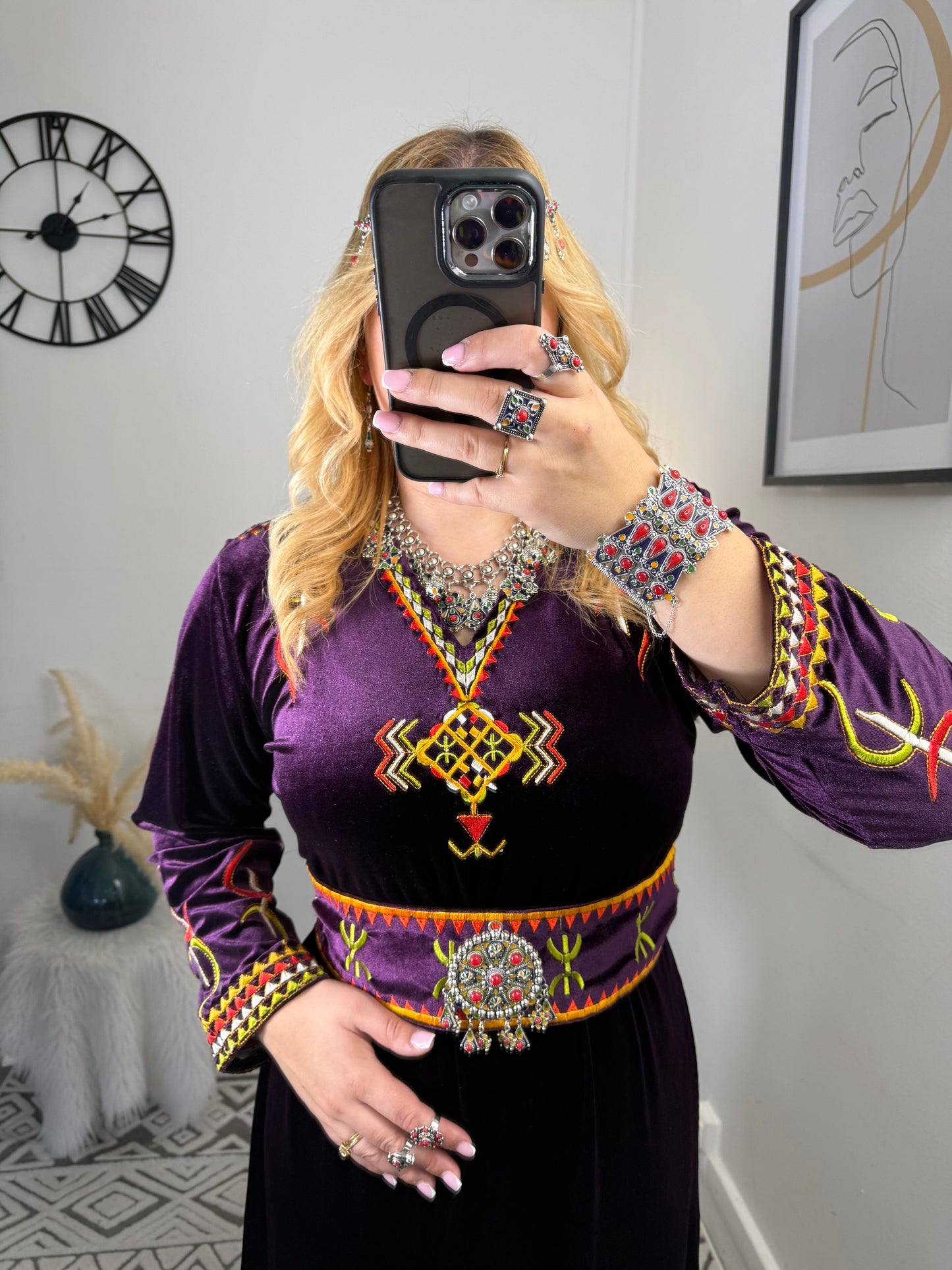 Robe kabyle en velours – Modèle Taous Yelli