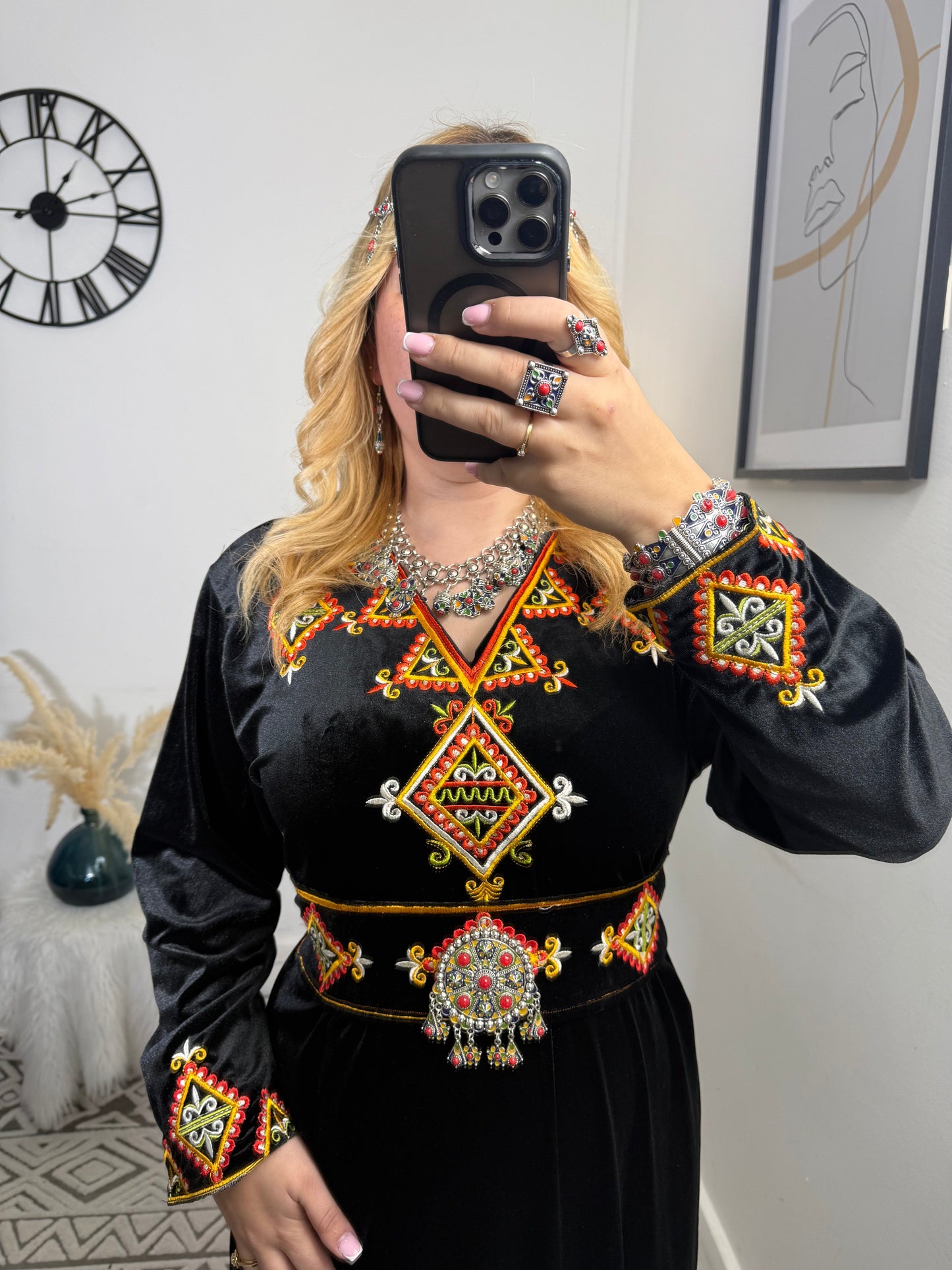 Robe kabyle en velours – Modèle Taous Yelli