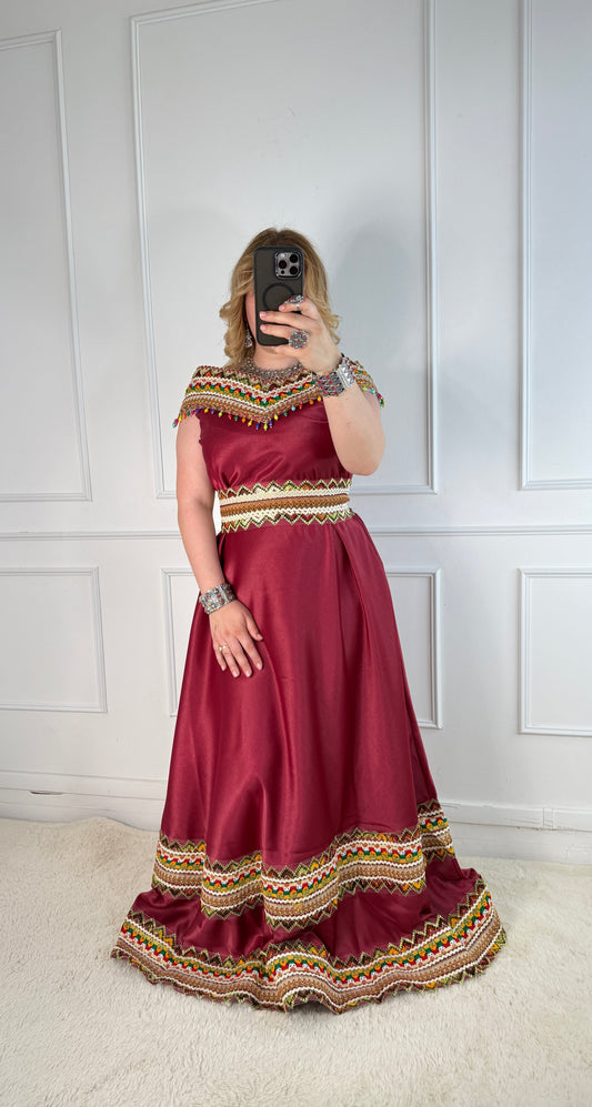 Robe kabyle de soirée à col bateau — Modèle Lyna Yelli
