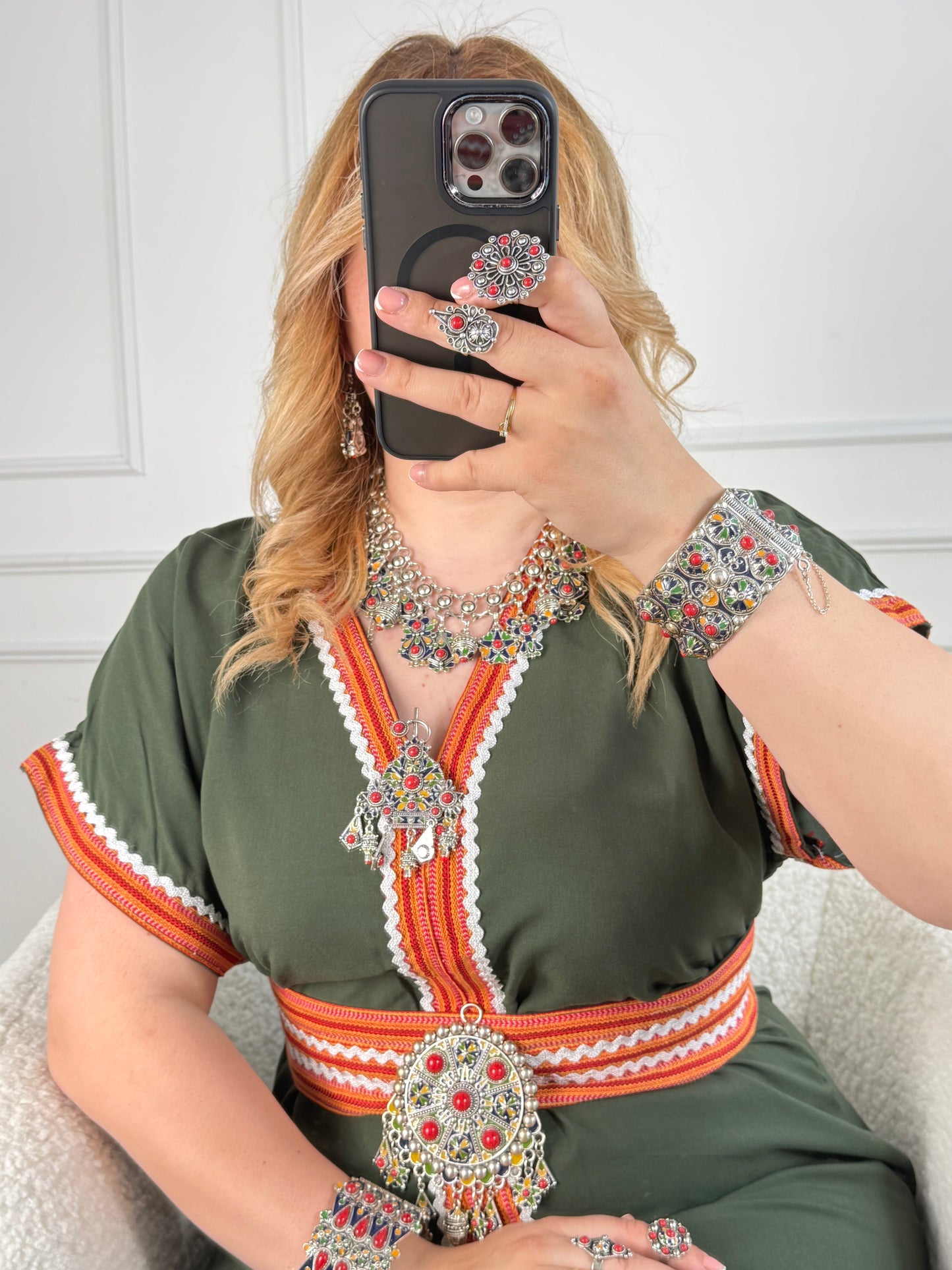 Robe kabyle traditionnelle revisitée – Confection Yelli Yelli