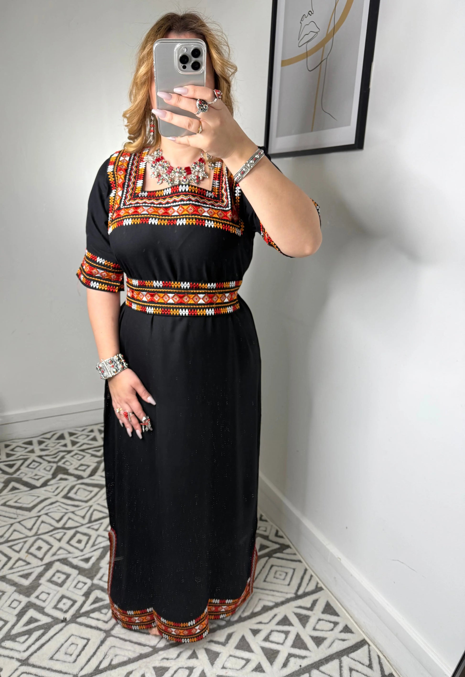 Robe Thanina Yelli