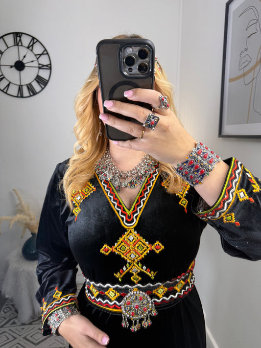 Robe kabyle en velours – Modèle Nadia Yelli