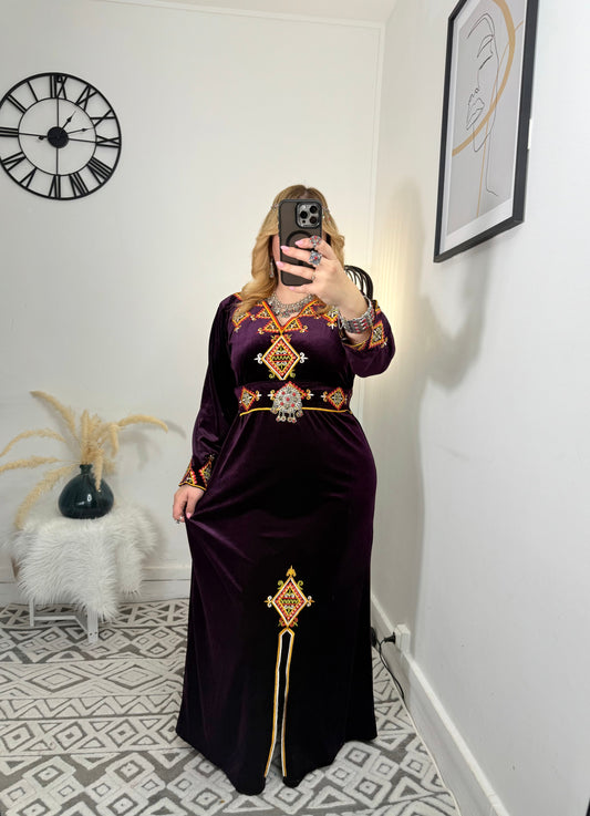 Robe kabyle en velours – Modèle Nelia Yelli