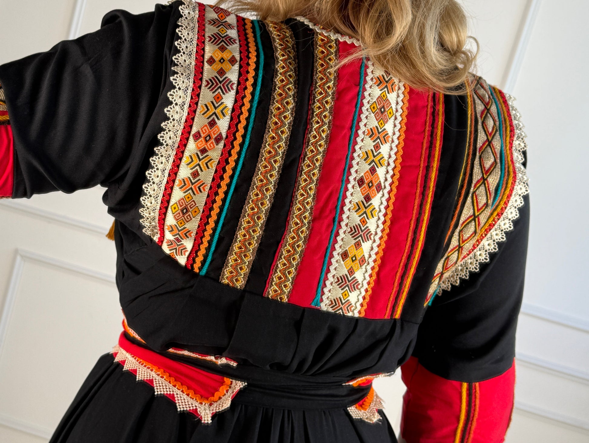 Robe d’hôtesse kabyle — Modèle Thinitrane Yelli