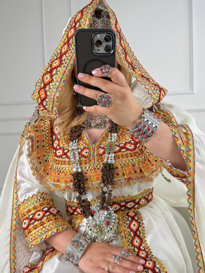 Robe de Mariée Kabyle avec Barnous – Robe Traditionnelle Algérienne | Yelli Yelli