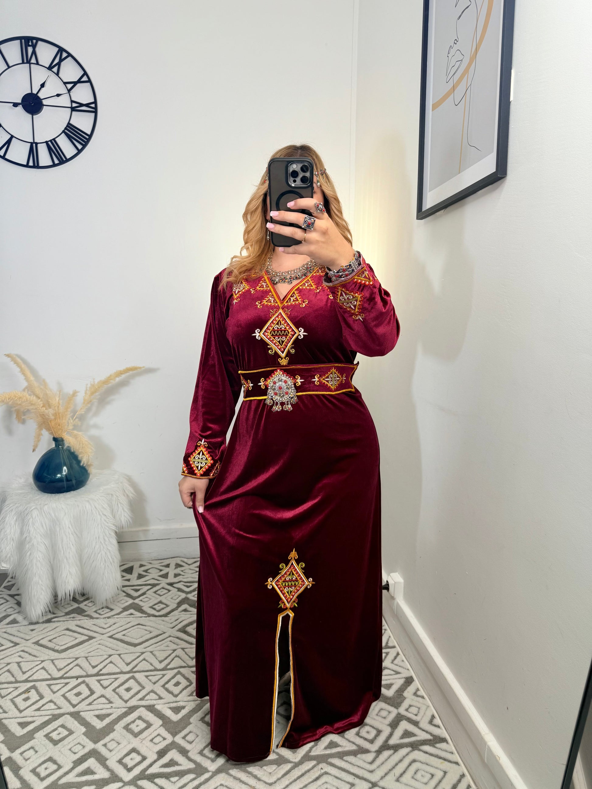 Robe kabyle en velours – Modèle Taous Yelli
