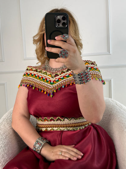 Robe kabyle de soirée à col bateau — Modèle Lyna Yelli