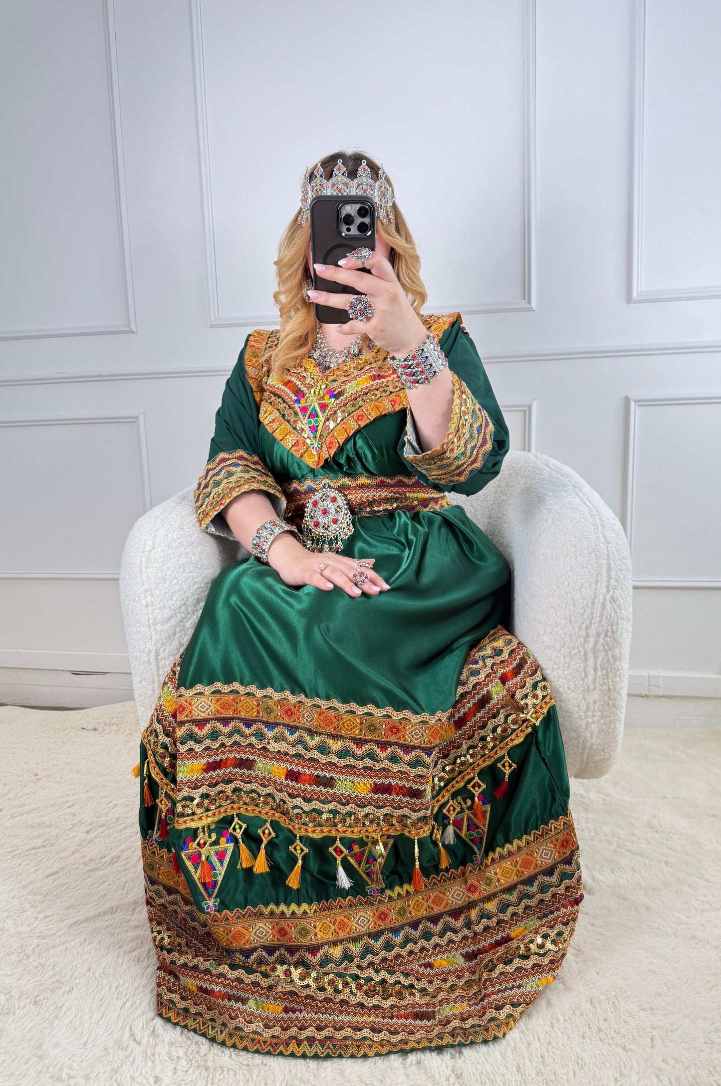 Robe de soirée kabyle — Modèle Anila Yelli