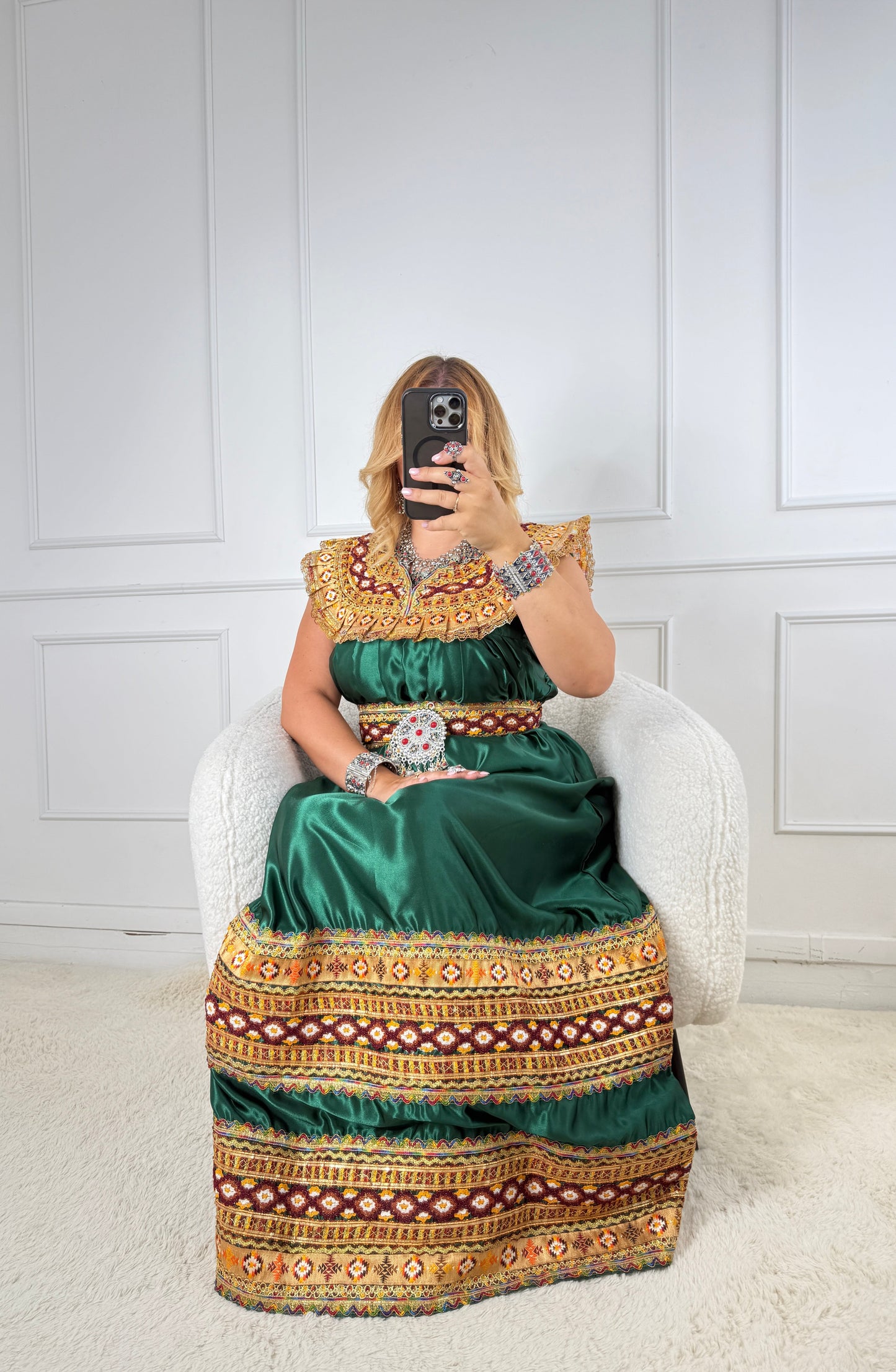 Robe de soirée kabyle — Modèle Thilelli sans manches Yelli
