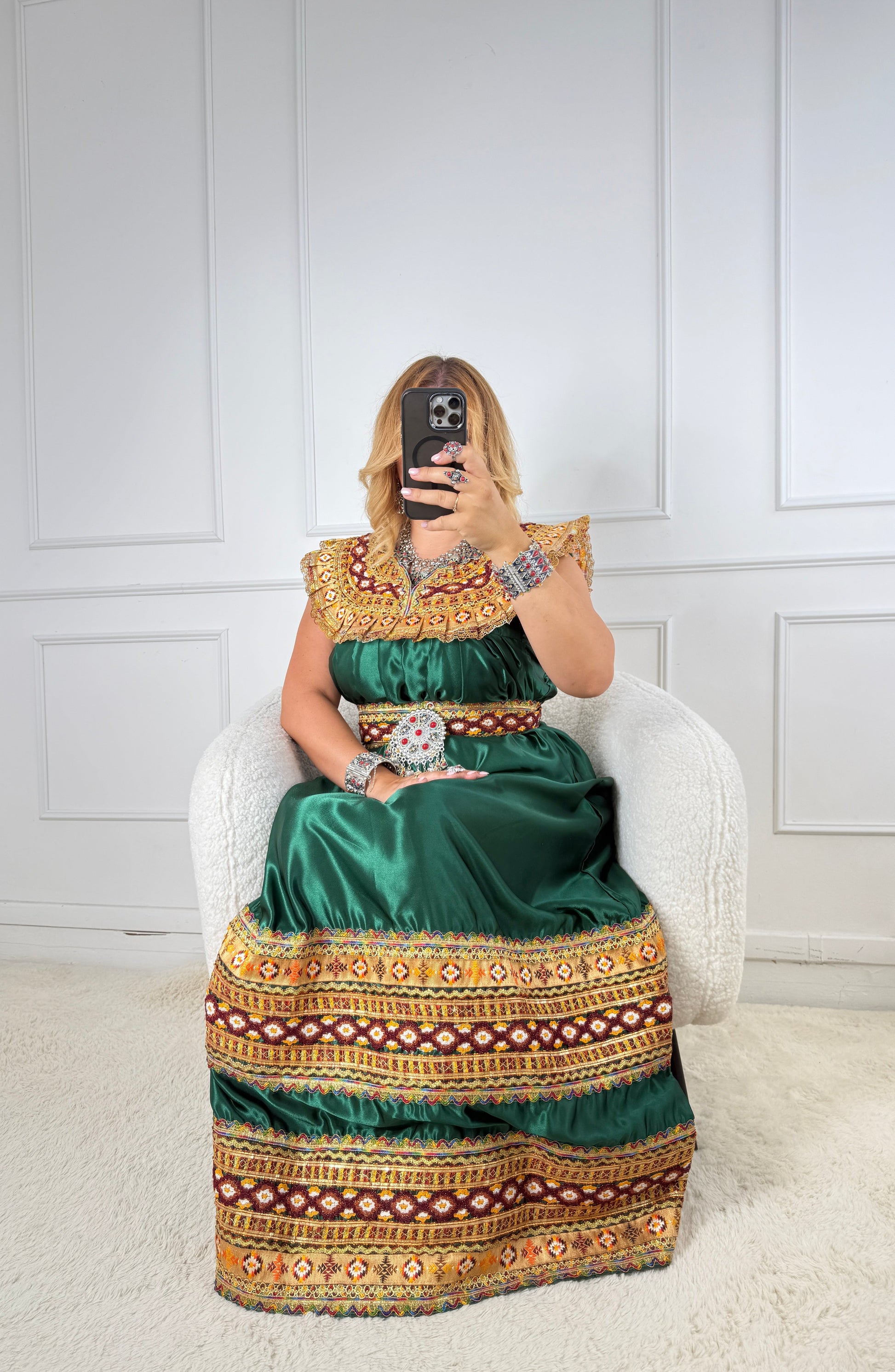 Robe de soirée kabyle — Modèle Thilelli sans manches Yelli