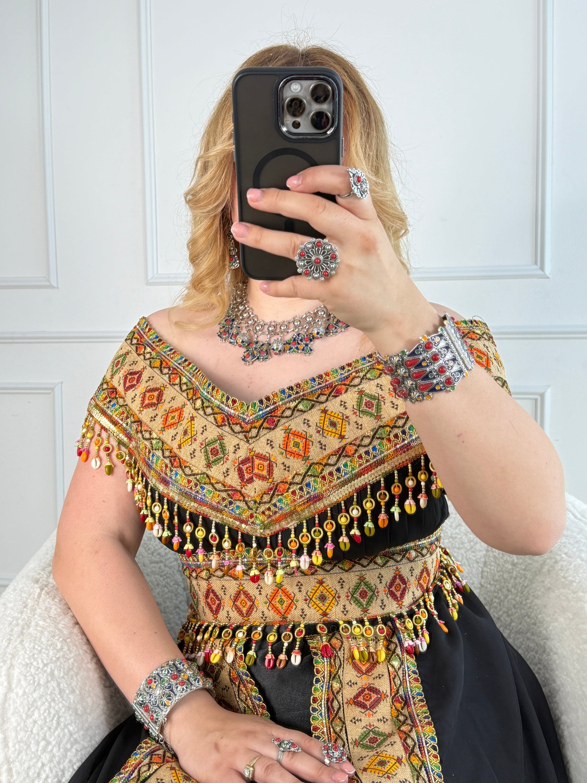 Robe kabyle de soirée à col bateau — Modèle Yelli