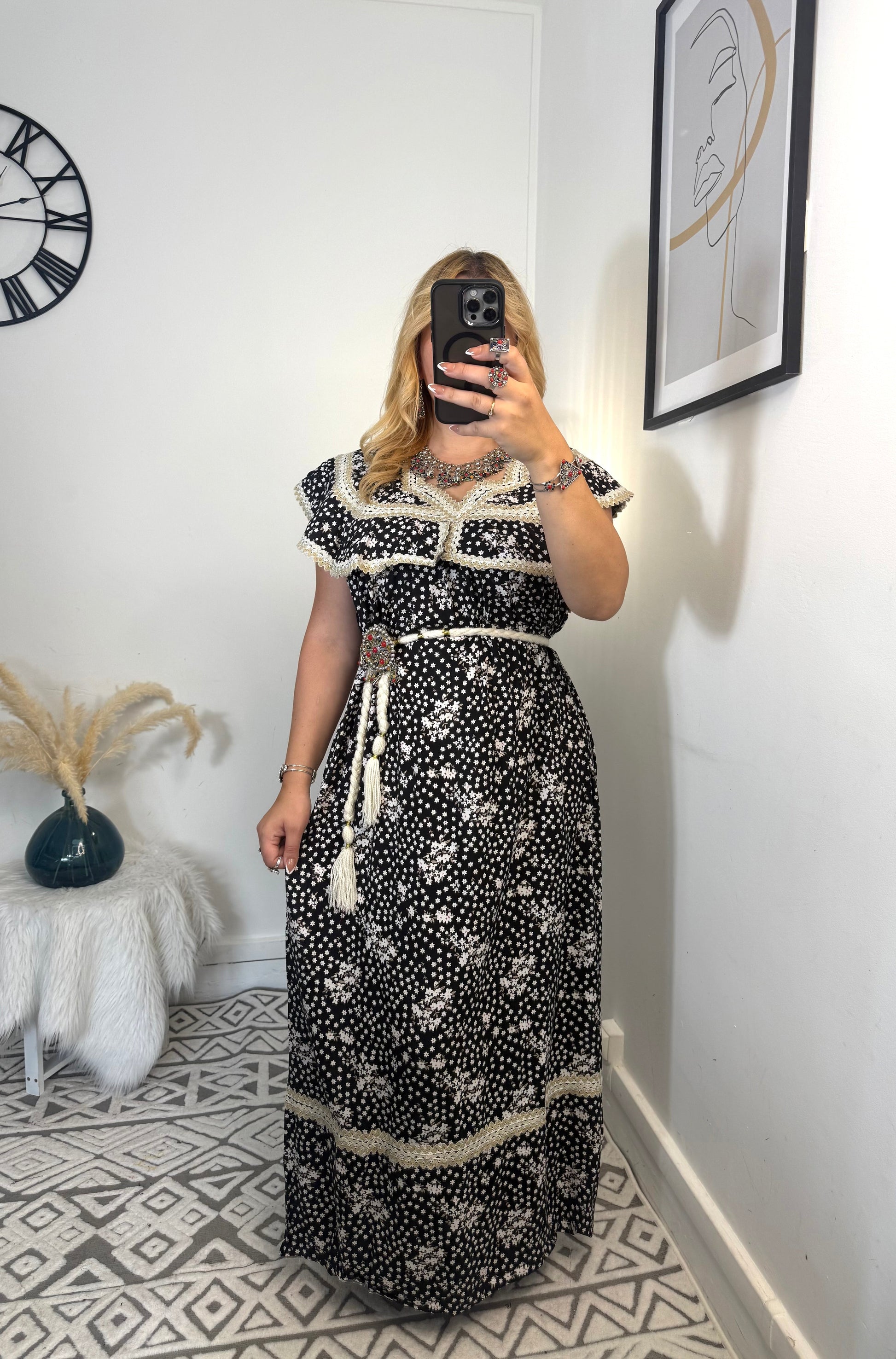 Robe Yara Yelli