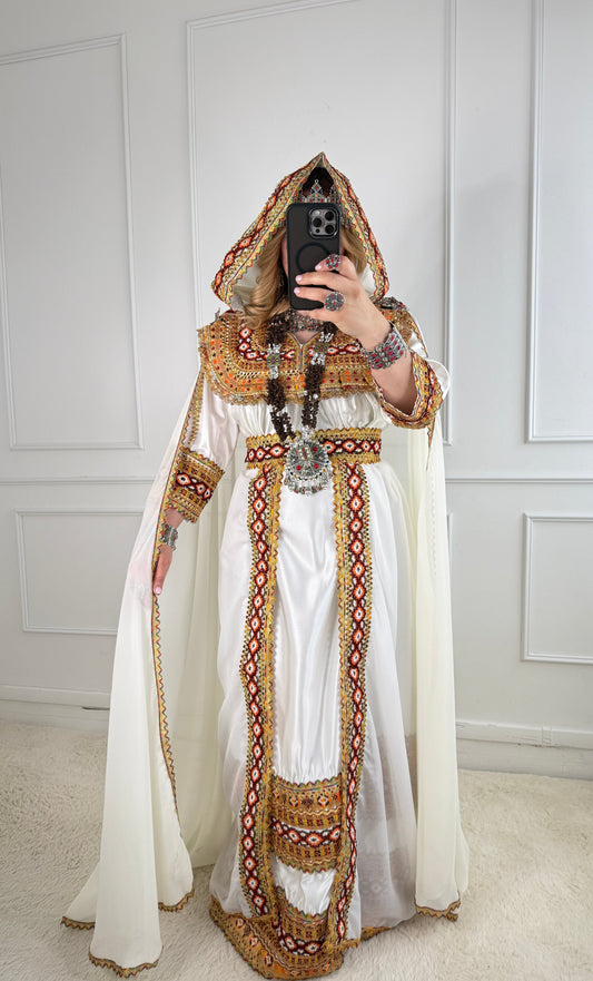 Robe de Mariée Kabyle avec Barnous – Robe Traditionnelle Algérienne | Yelli Yelli