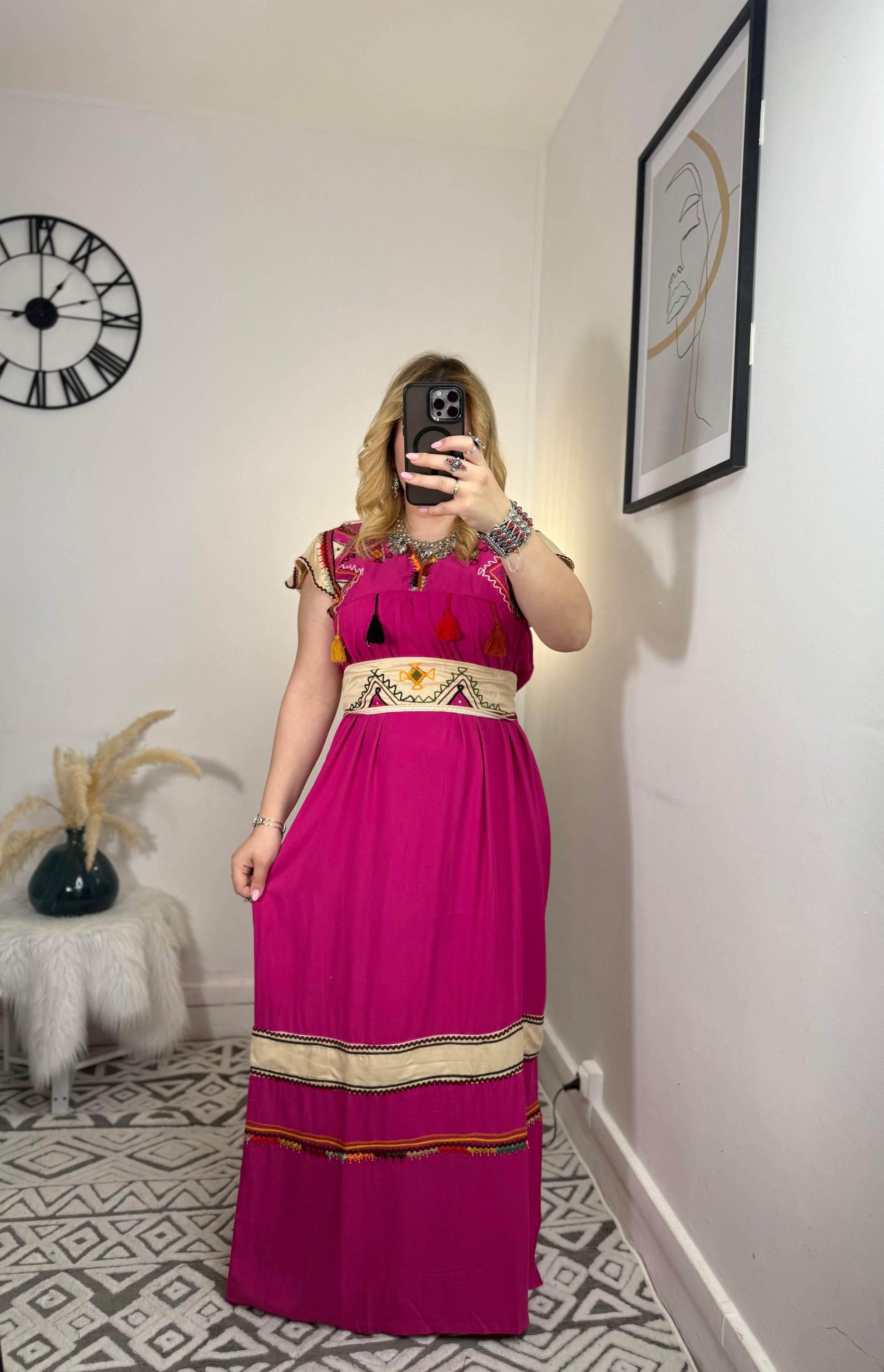 Robe Tasnim Yelli
