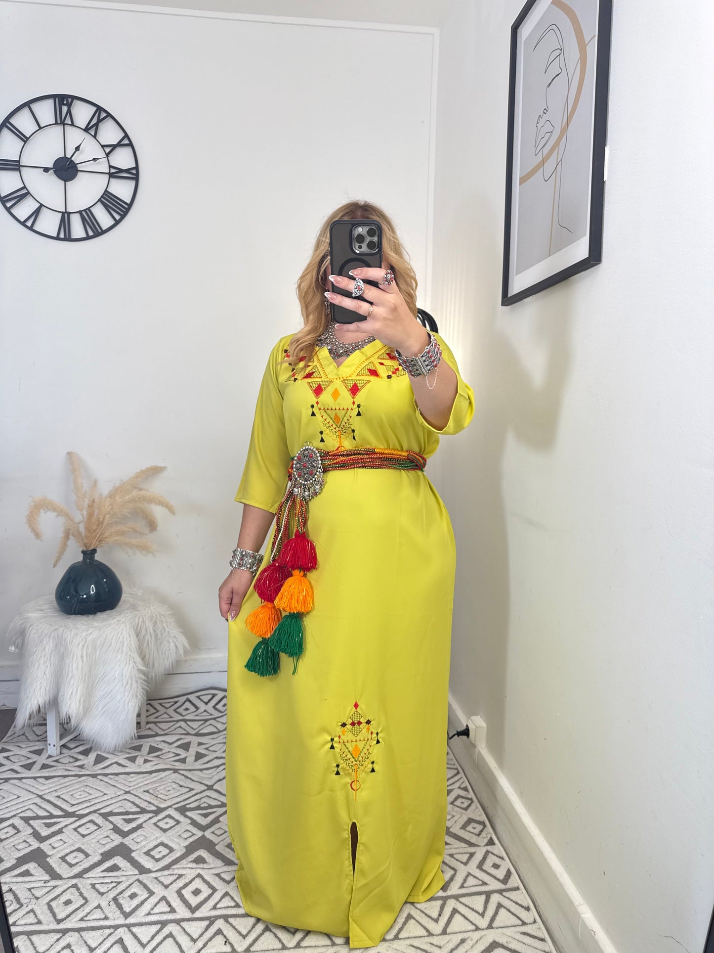 Robe Thiziri Yelli