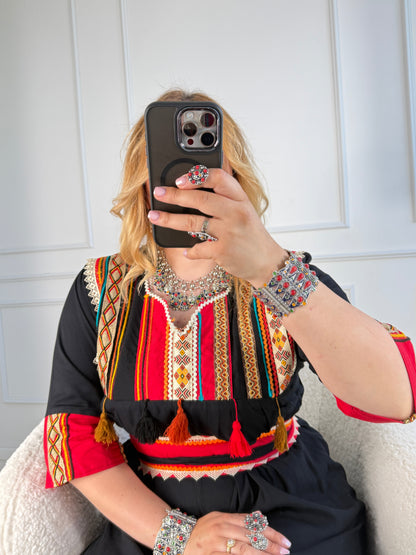 Robe d’hôtesse kabyle — Modèle Thinitrane Yelli