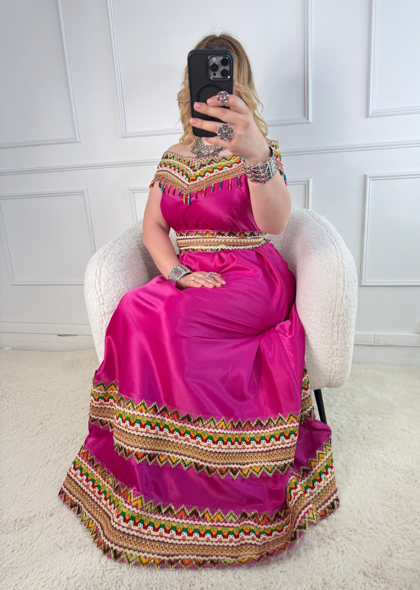 Robe kabyle de soirée à col bateau — Modèle Lyna Yelli