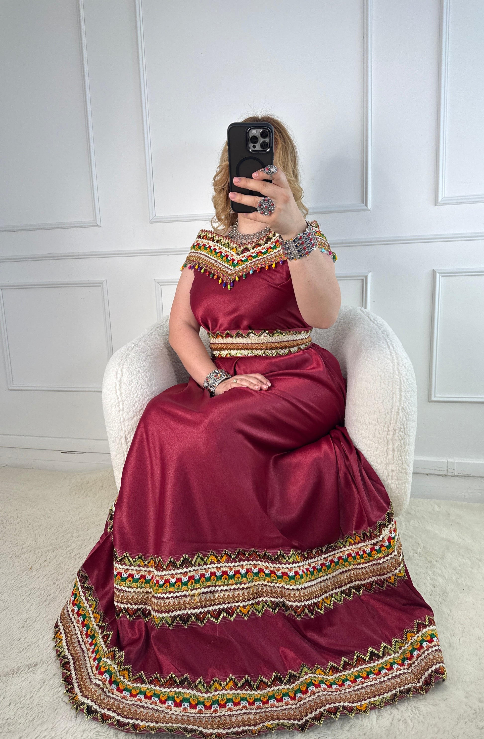 Robe kabyle de soirée à col bateau — Modèle Lyna Yelli
