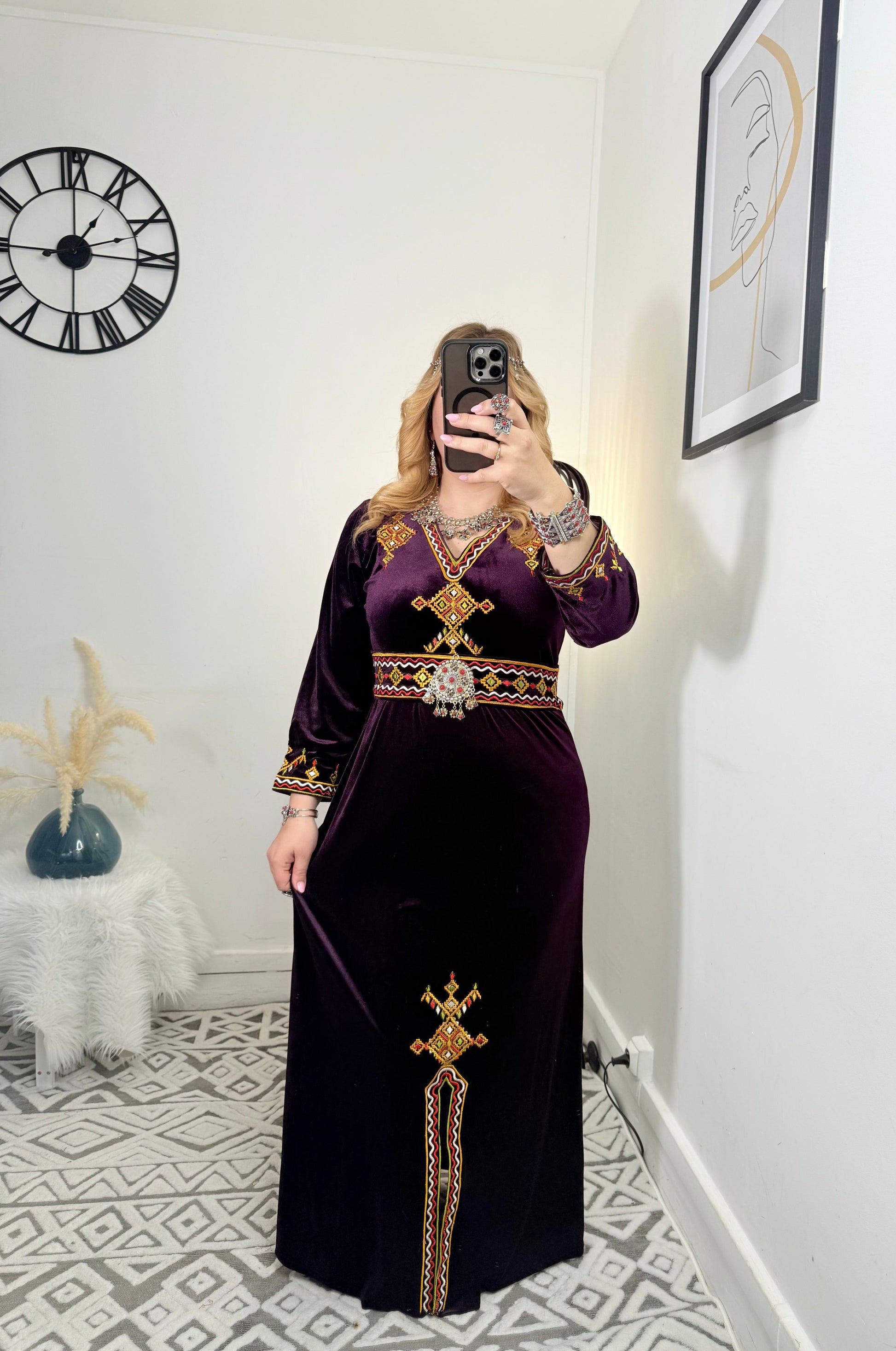 Robe kabyle en velours – Modèle Nadia Yelli