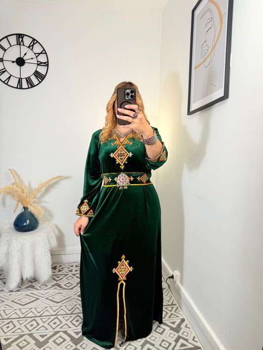 Robe kabyle en velours – Modèle Nelia Yelli