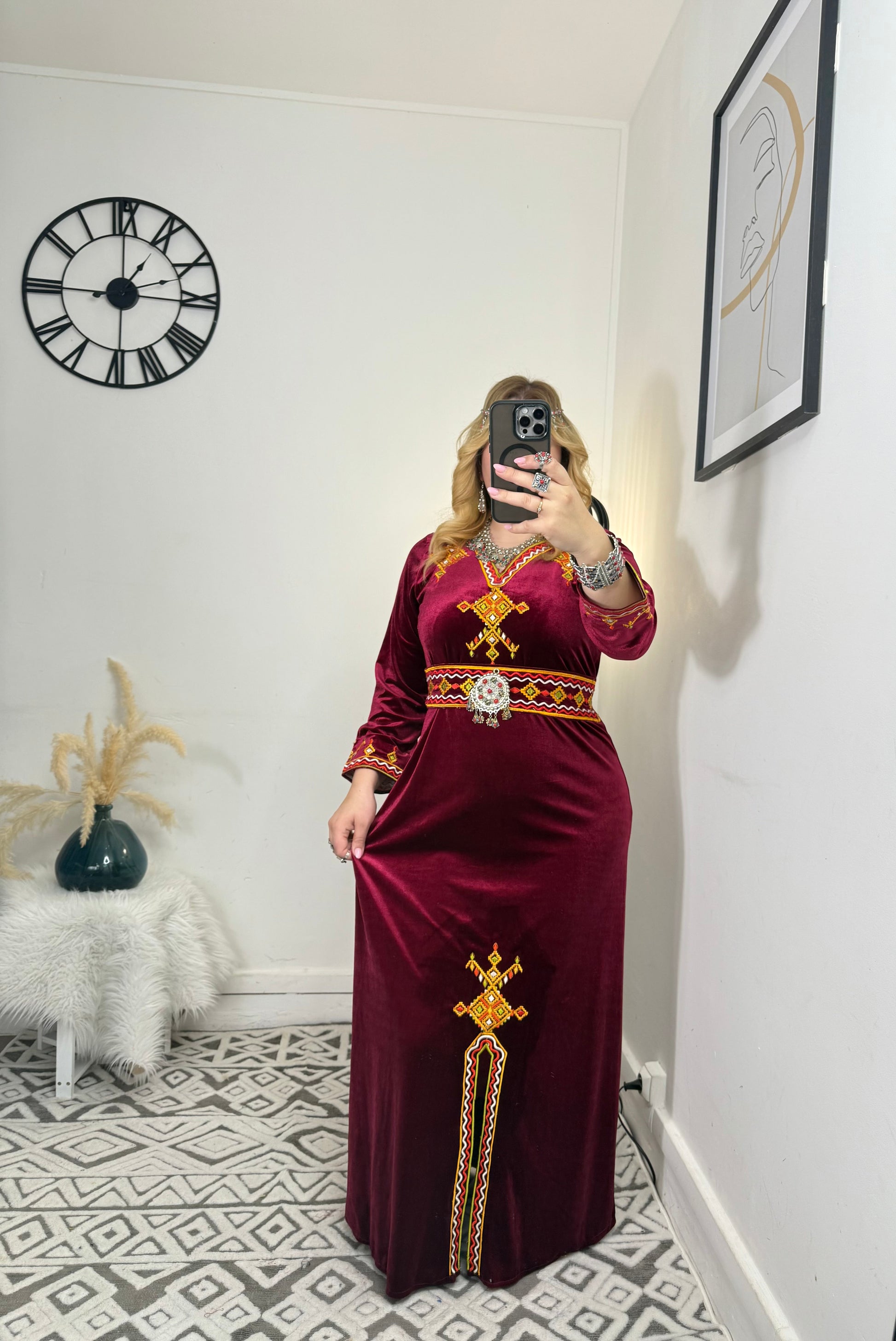 Robe kabyle en velours – Modèle Nadia Yelli