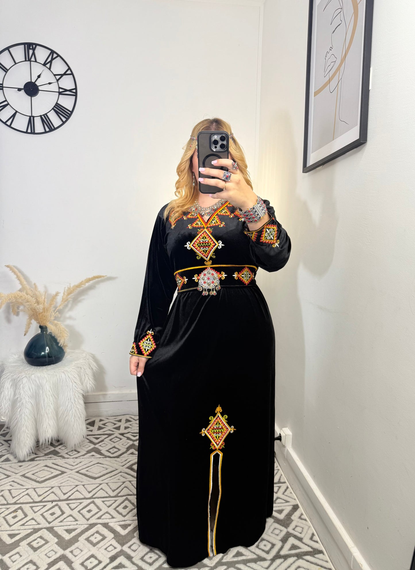 Robe kabyle en velours – Modèle Taous Yelli