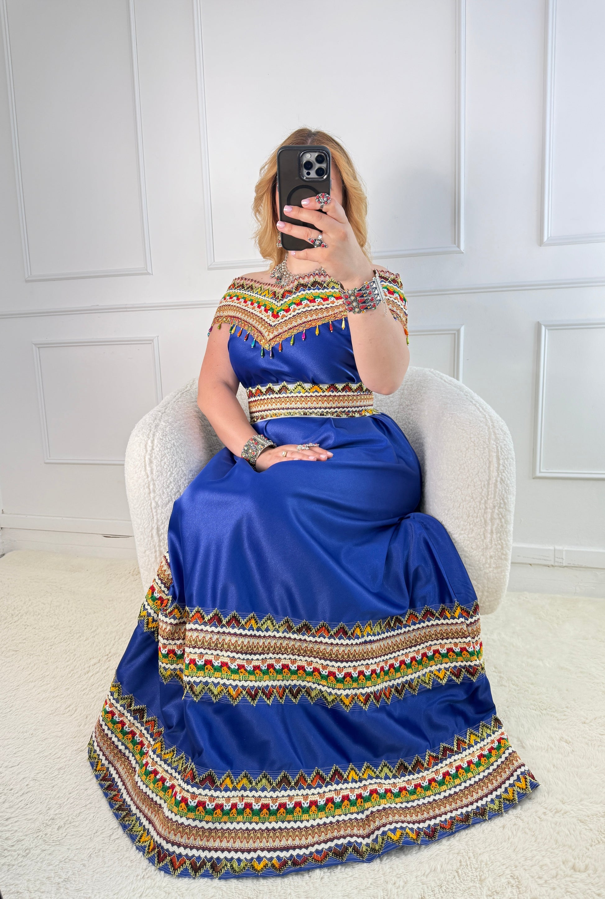 Robe kabyle de soirée à col bateau — Modèle Lyna Yelli
