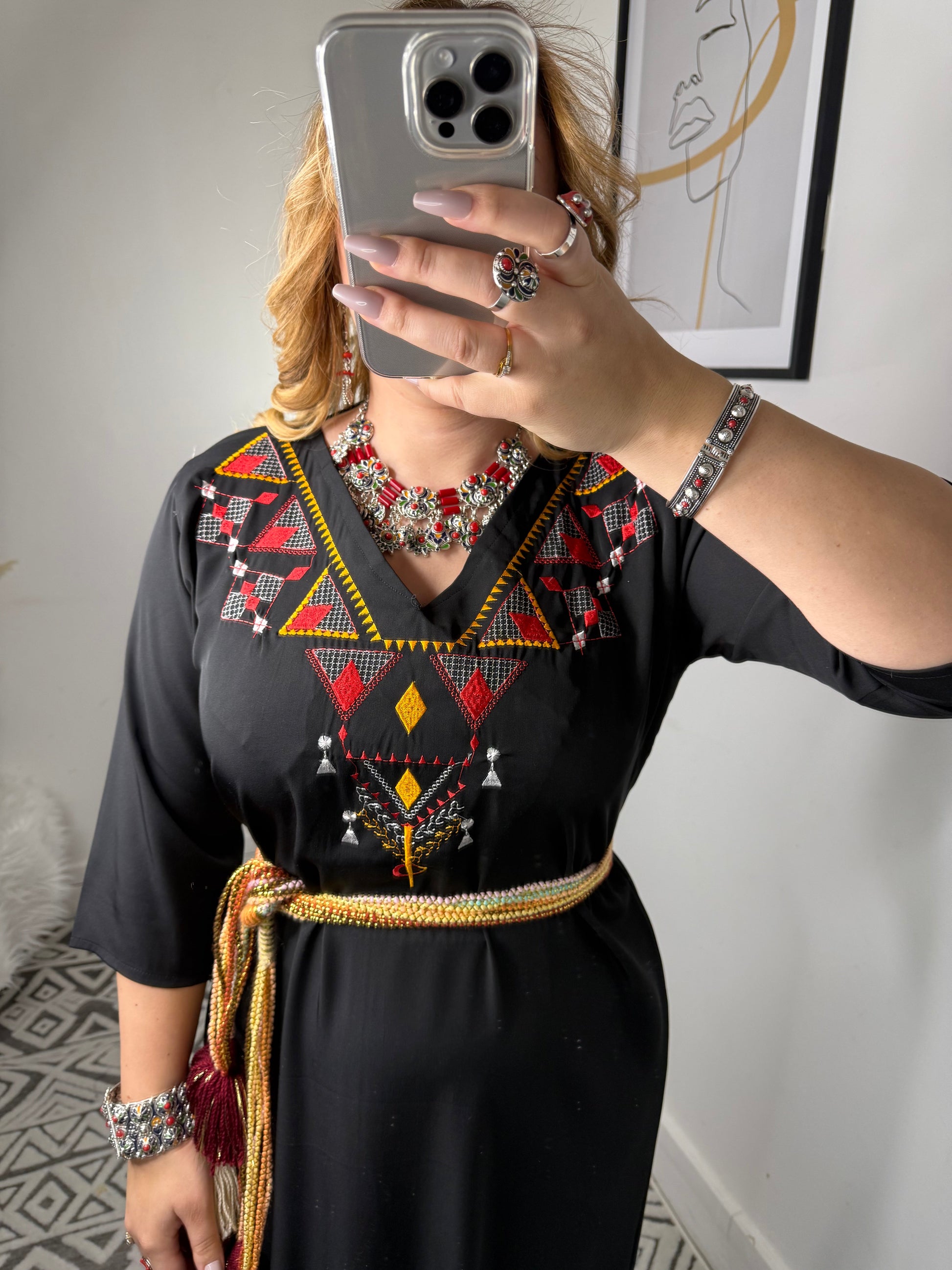 Robe Thiziri Yelli