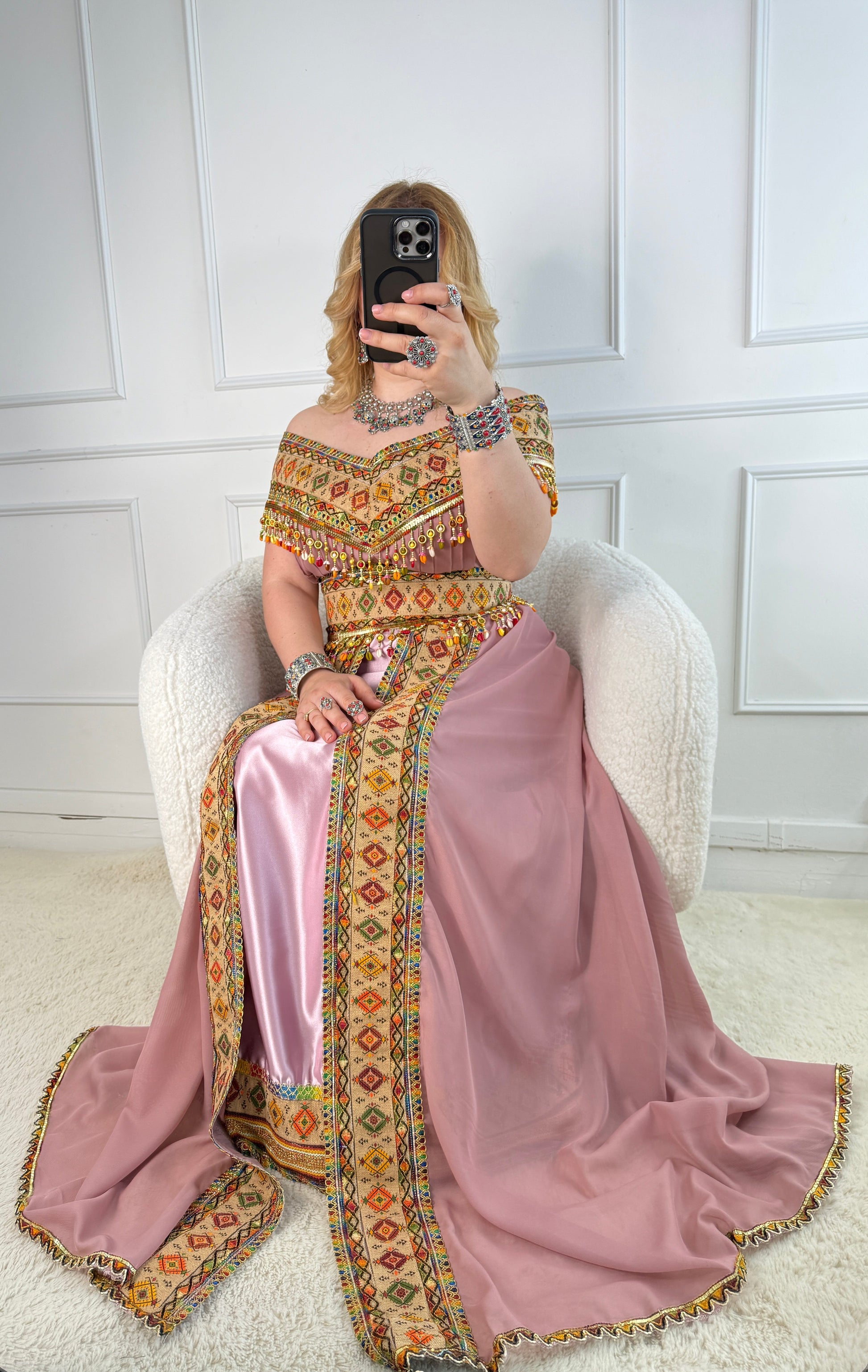 Robe kabyle de soirée à col bateau — Modèle Yelli