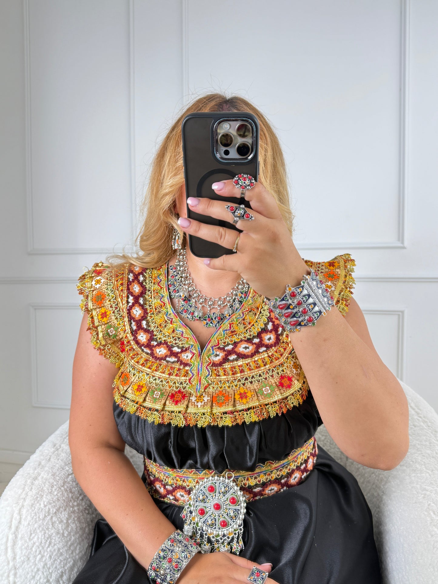 Robe de soirée kabyle — Modèle Thilelli sans manches Yelli