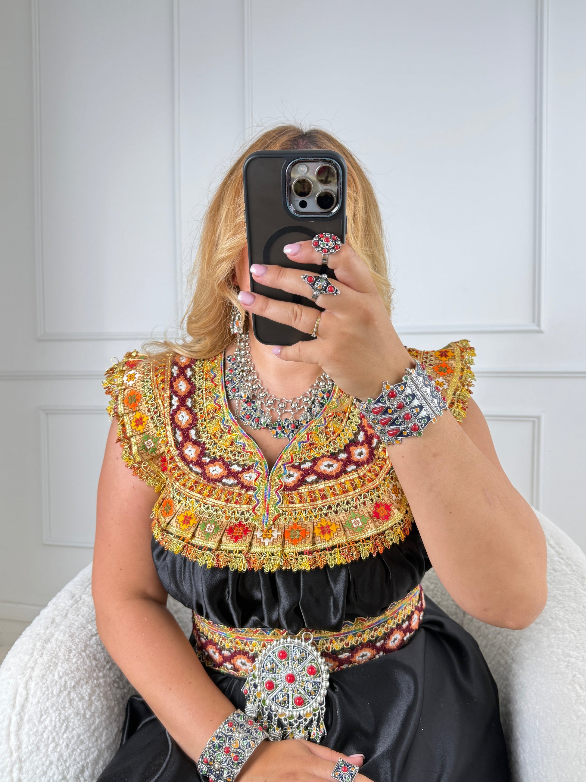 Robe de soirée kabyle — Modèle Thilelli sans manches Yelli