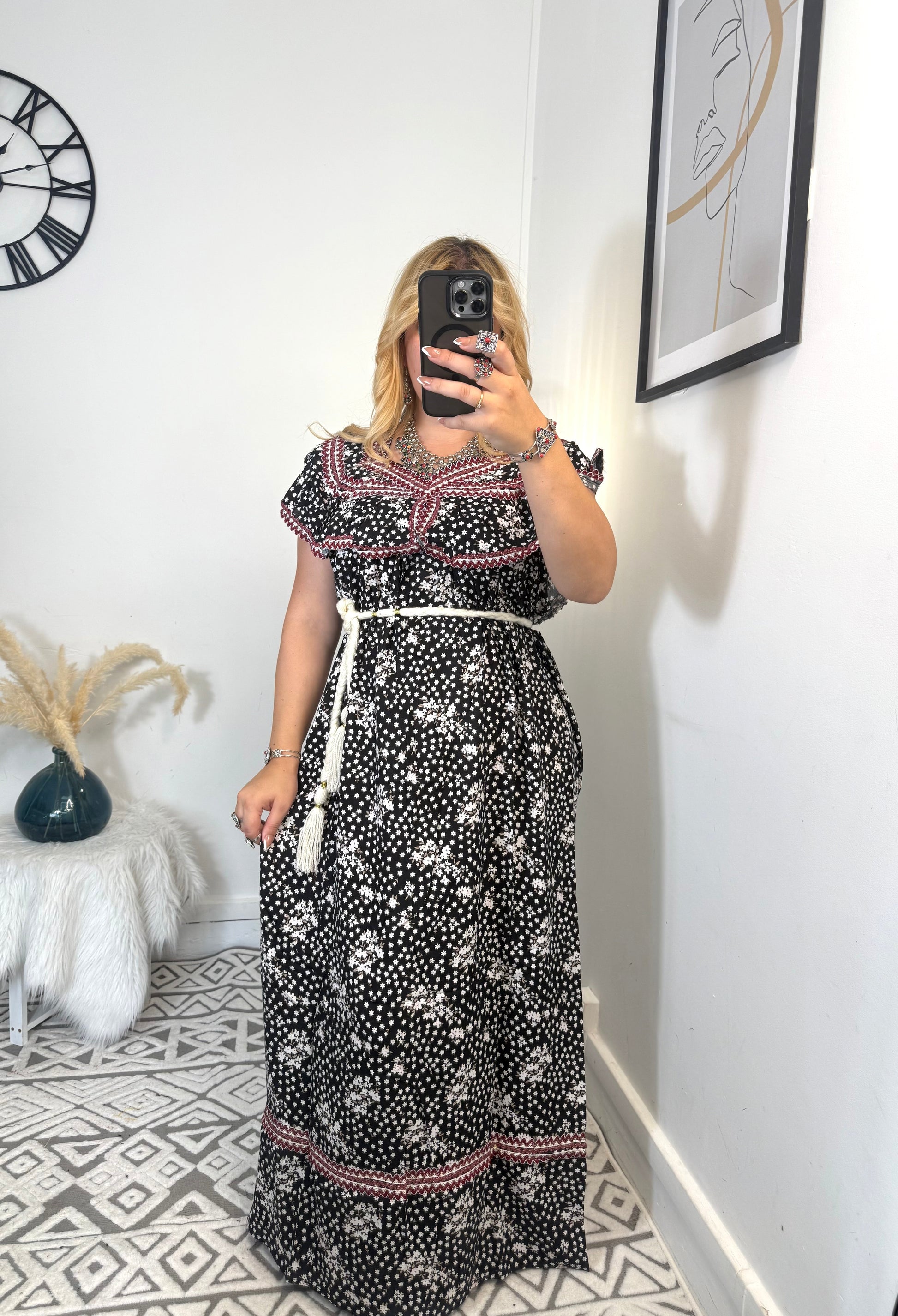 Robe Yara Yelli