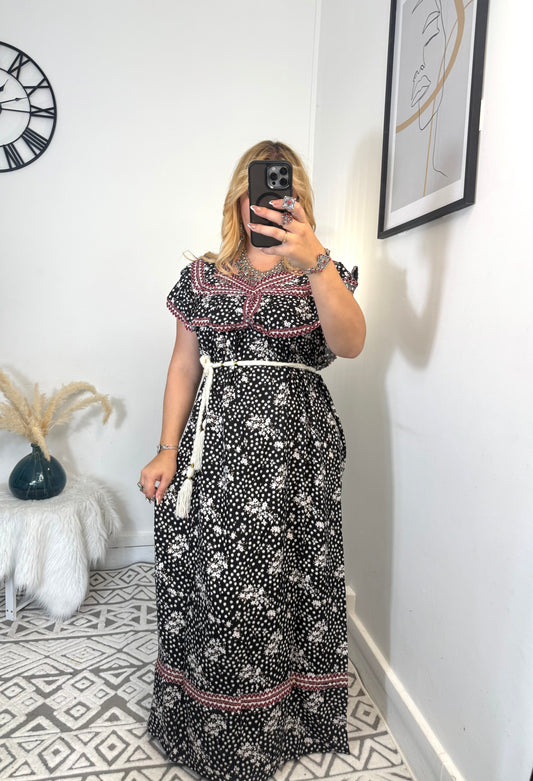 Robe Yara Yelli