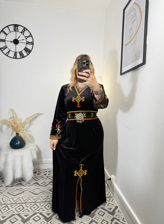Robe kabyle en velours – Modèle Taous Yelli