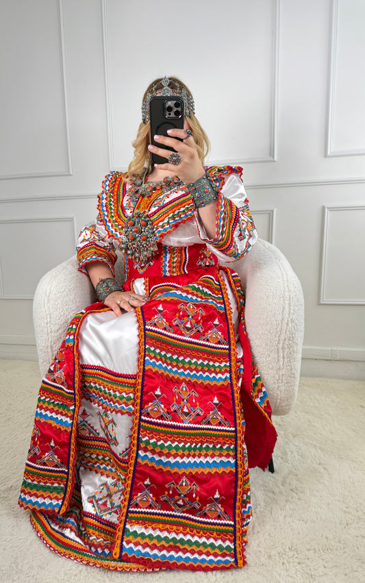 Robe Iwadiyen | Robe Kabyle Traditionnelle & Moderne - Yelli Yelli