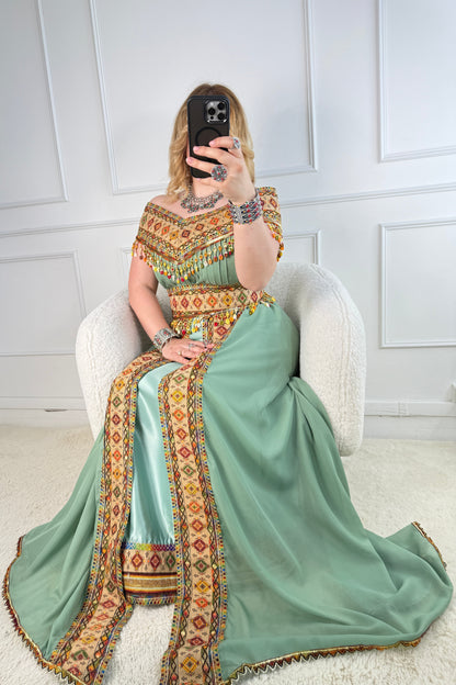 Robe kabyle de soirée à col bateau — Modèle Yelli