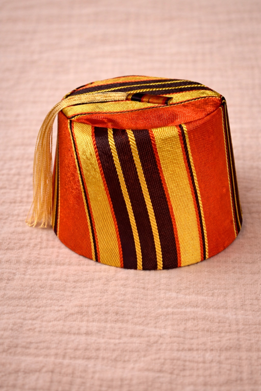 Tarbouche Chechiya Kabyle Doré – Traditionnelle Élégante | Yelli Robes Kabyles