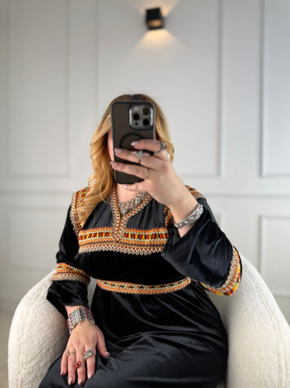 Robe kabyle en velours – Modèle Lahna Yelli
