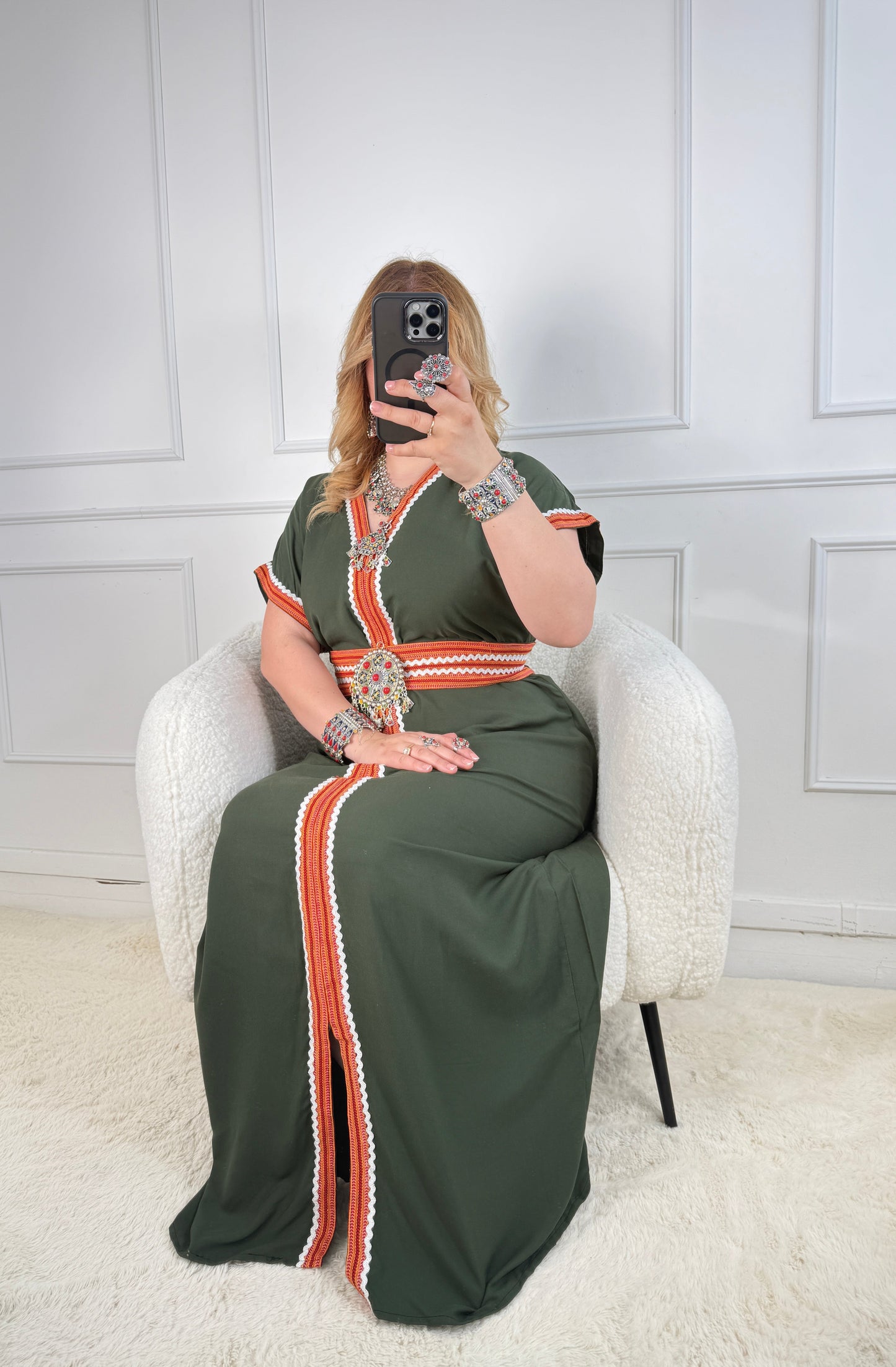 Robe kabyle traditionnelle revisitée – Confection Yelli Yelli