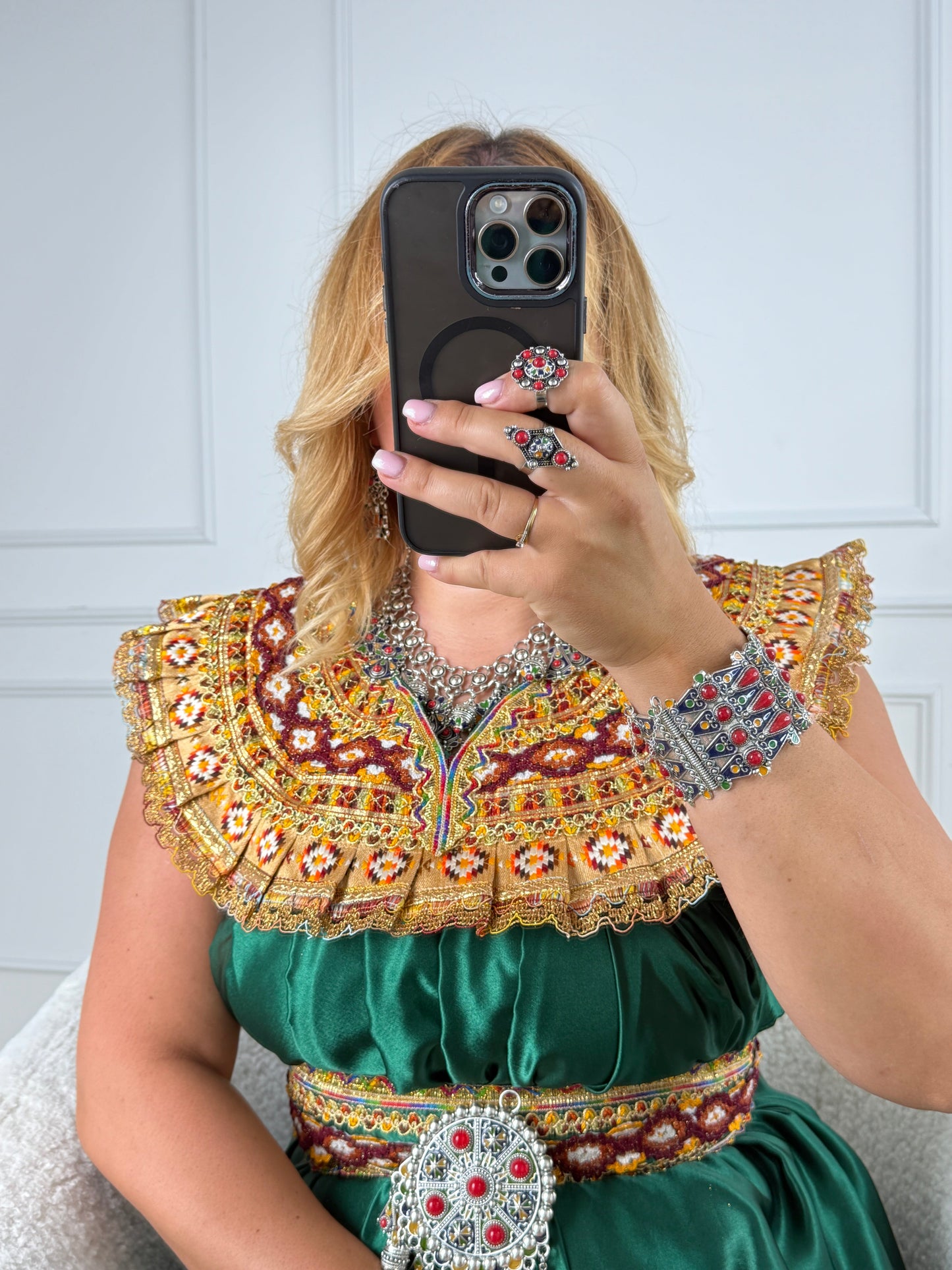 Robe de soirée kabyle — Modèle Thilelli sans manches Yelli