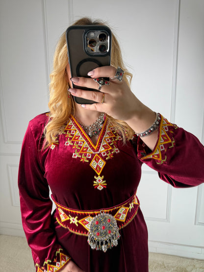 Robe kabyle en velours – Modèle Ania Yelli