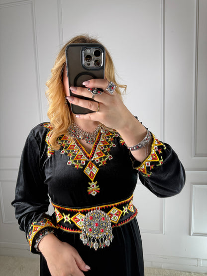 Robe kabyle en velours – Modèle Ania Yelli