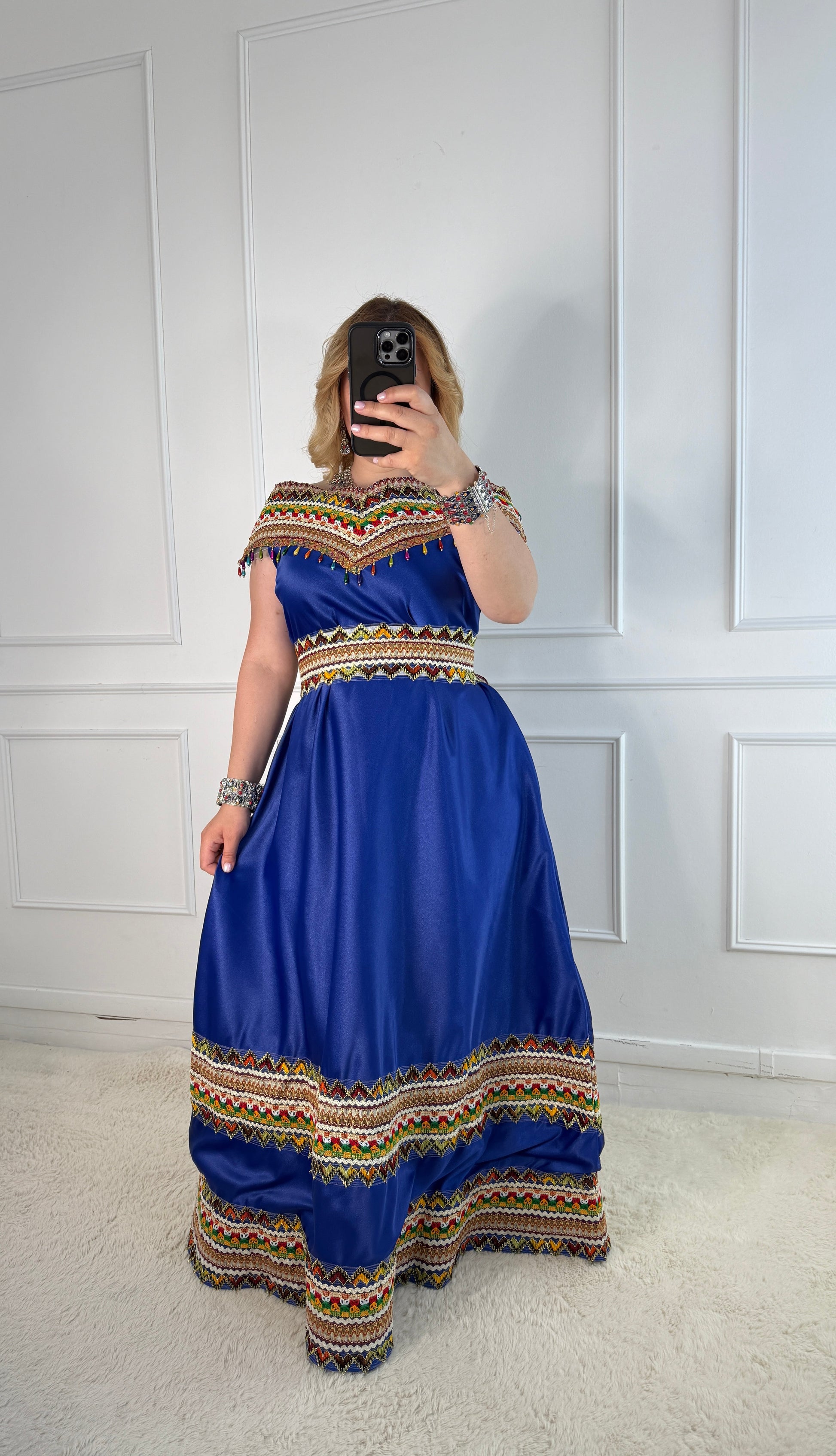 Robe kabyle de soirée à col bateau — Modèle Lyna Yelli