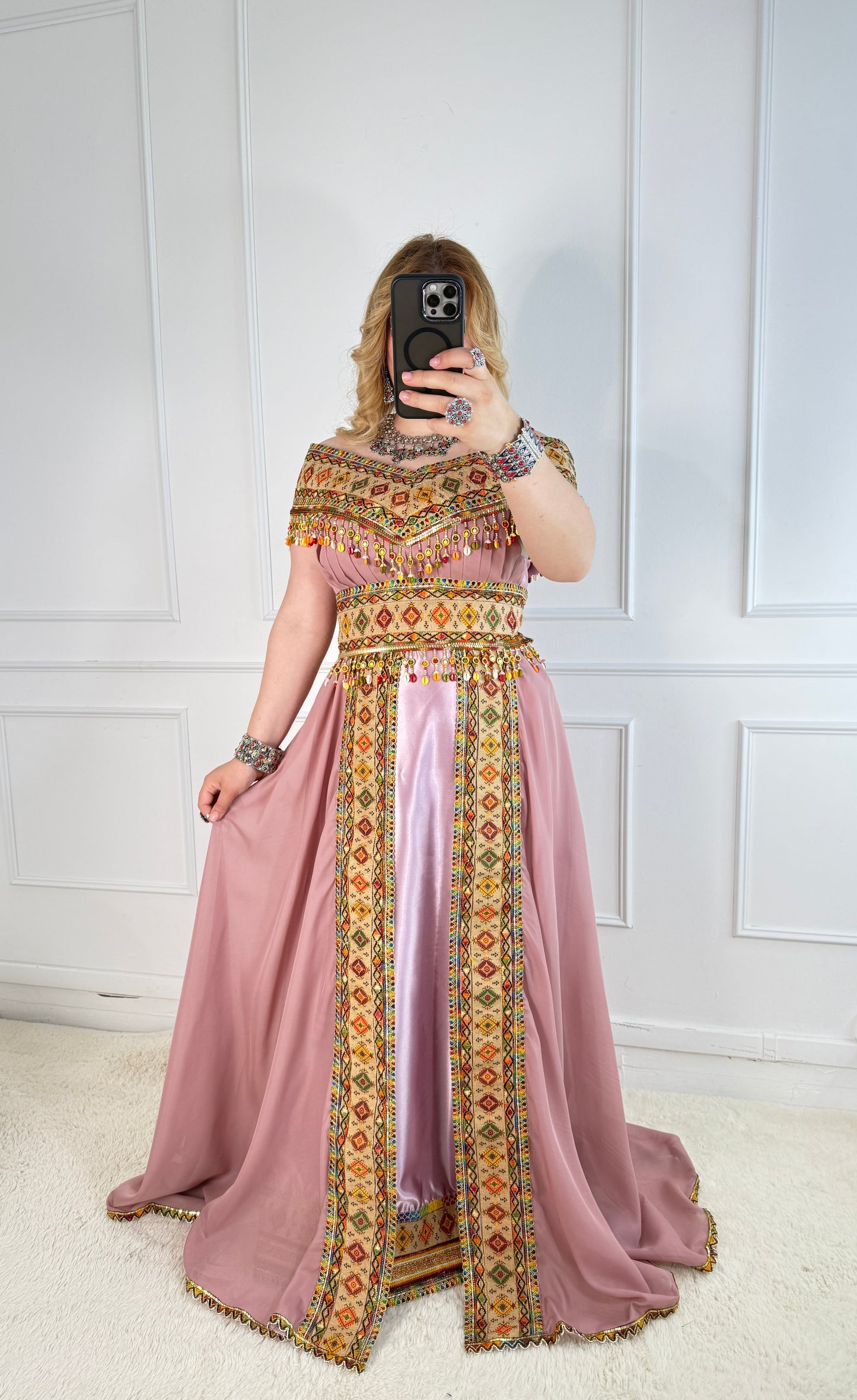Robe kabyle de soirée à col bateau — Modèle Yelli