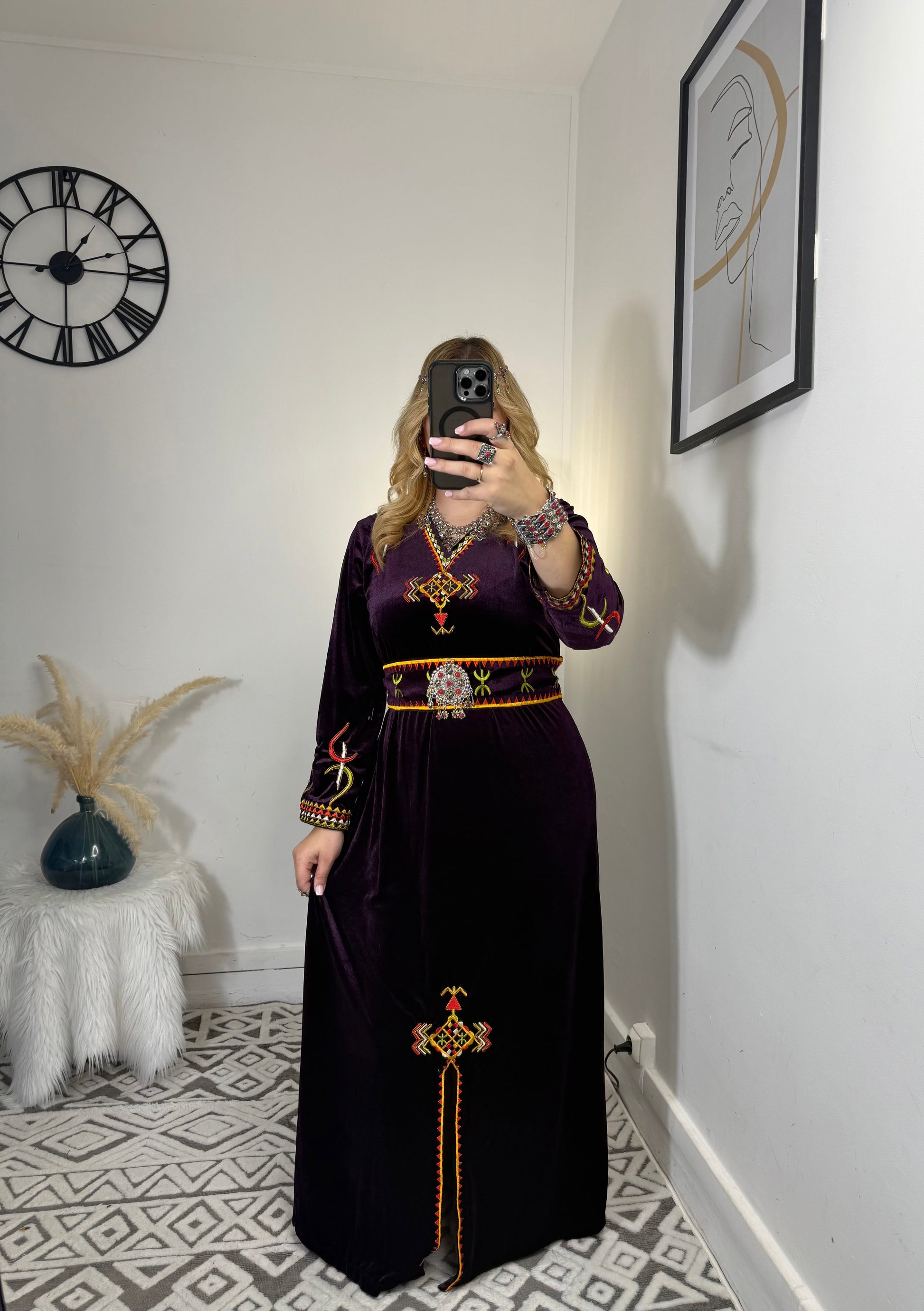 Robe kabyle en velours – Modèle Taous Yelli